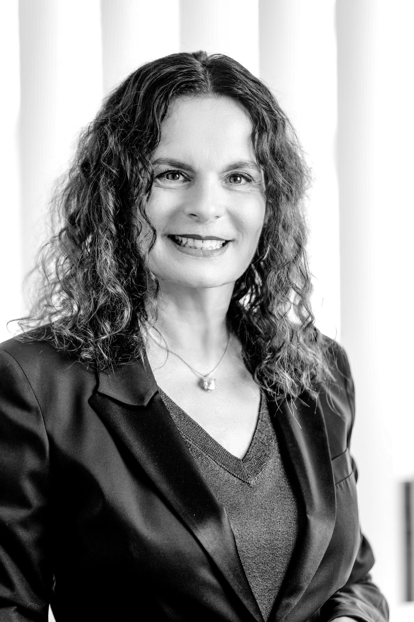 droit commercial avocat hyeres Evelyne